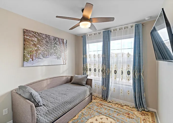 Cozy 4 Bedrooms In The Heart Of Holiday home *