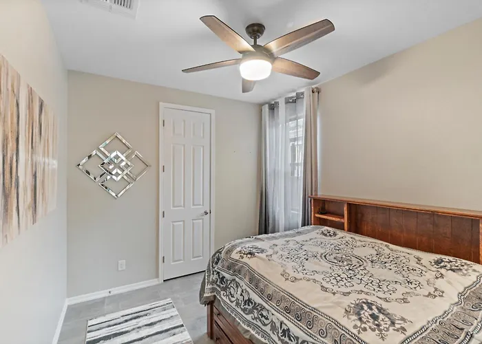 Cozy 4 Bedrooms In The Heart Of Holiday home *